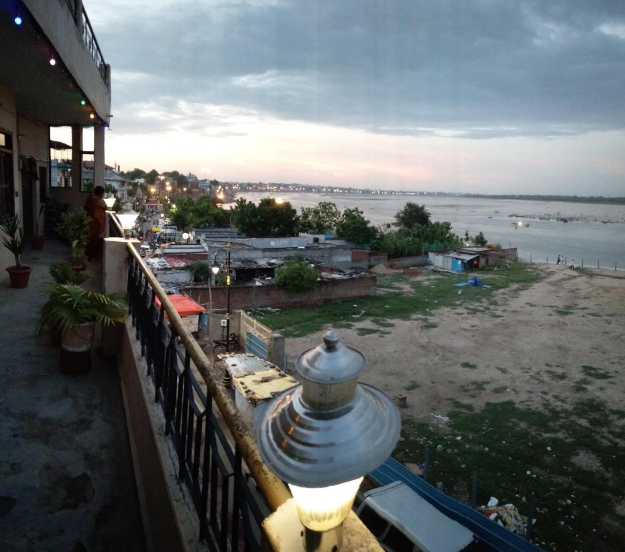 Ganga Paying Guest House Varanasi Esterno foto